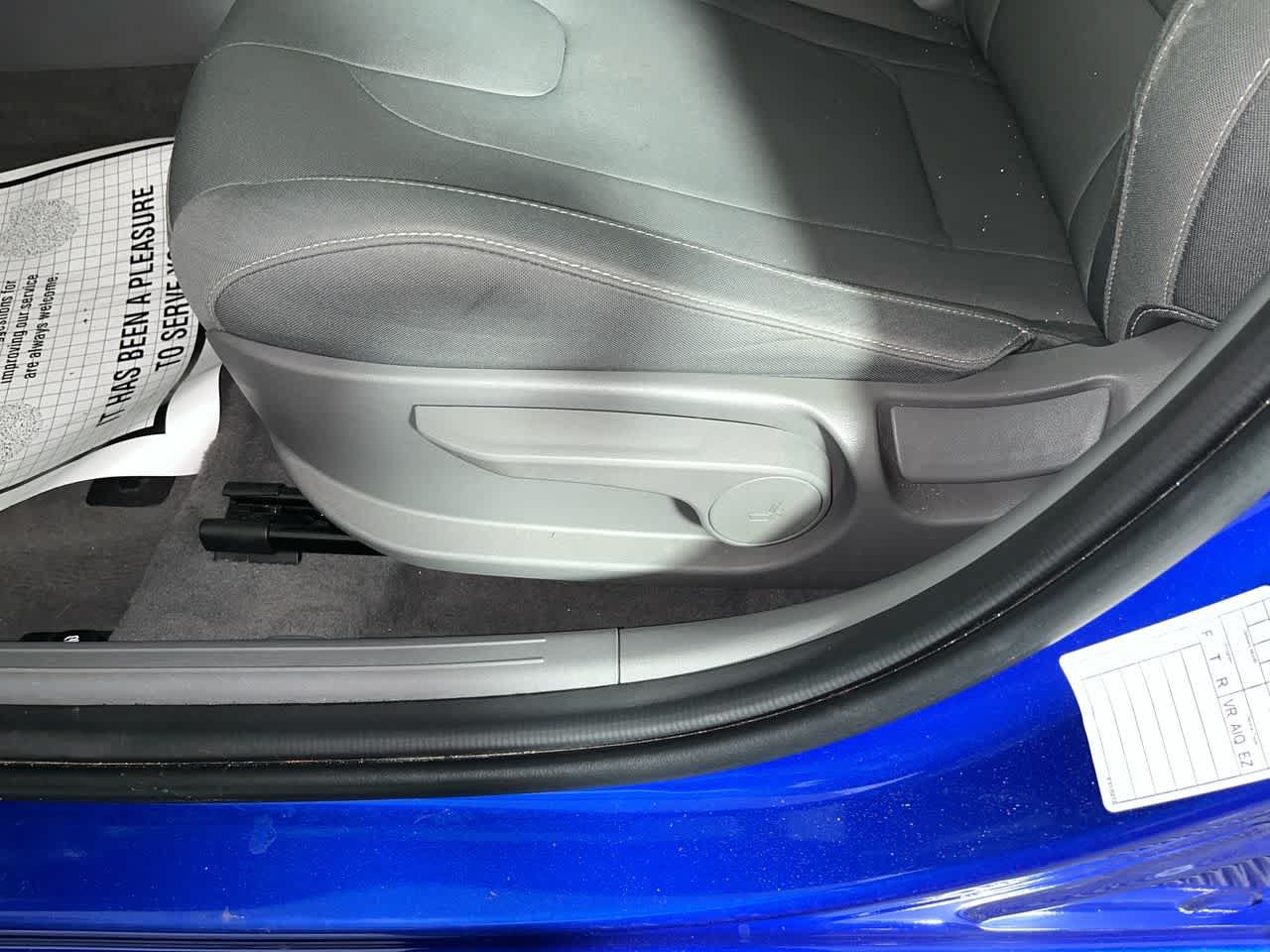 Used 2025 Hyundai Elantra SEL FWD image 14