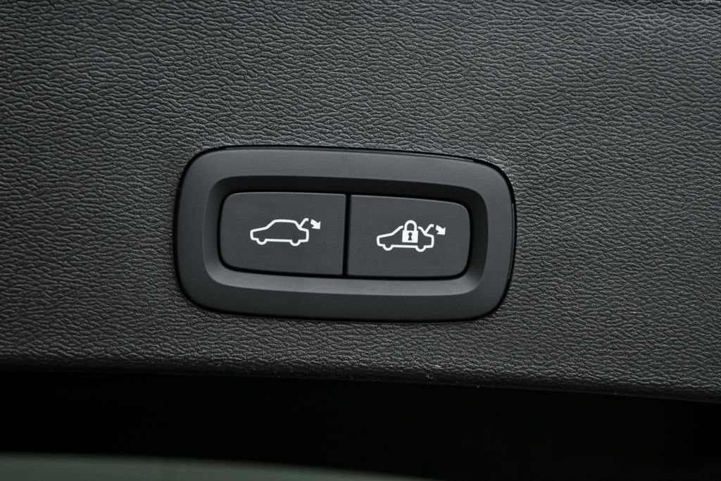 Certified 2026 Volvo XC40 B5 Core w/ Climate Package image 31