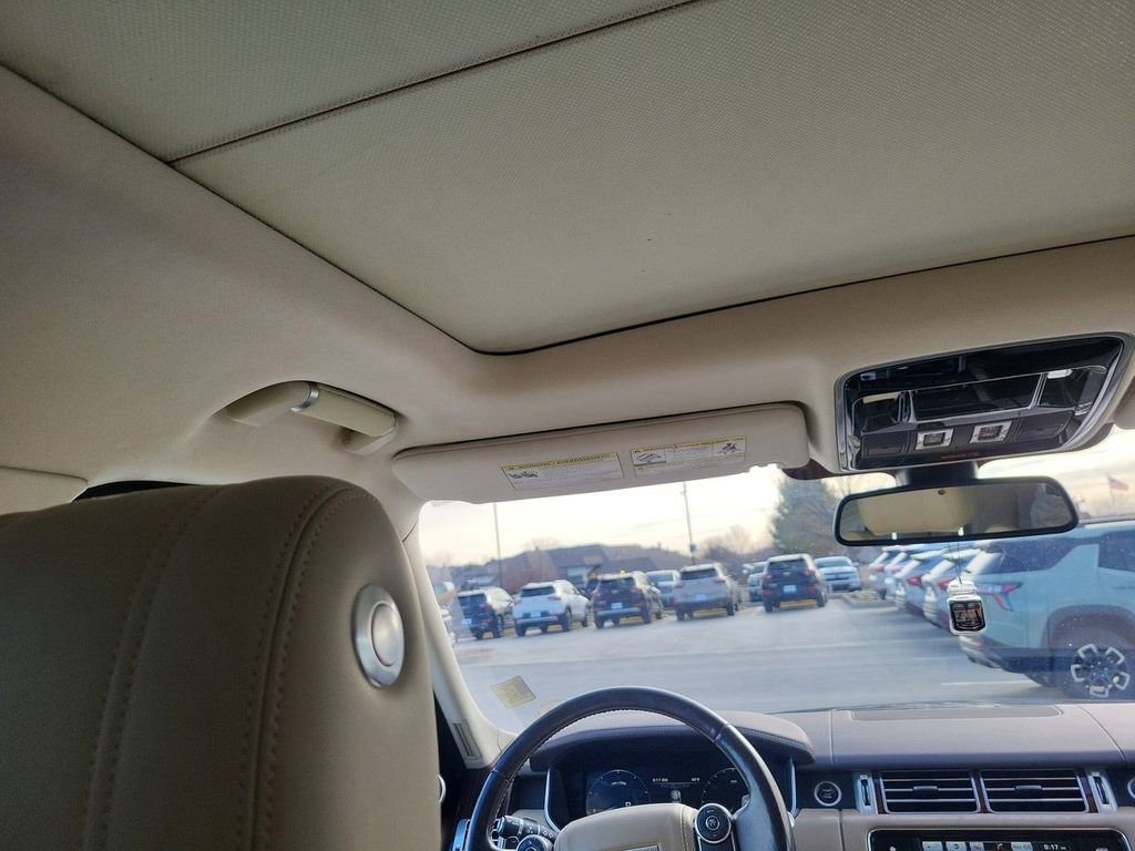 Used 2016 Land Rover Range Rover HSE image 11