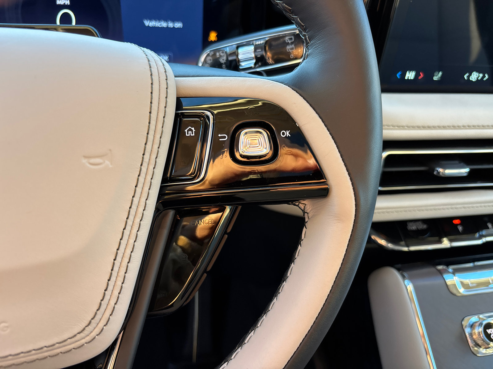 New 2027 Lincoln Aviator AWD image 17