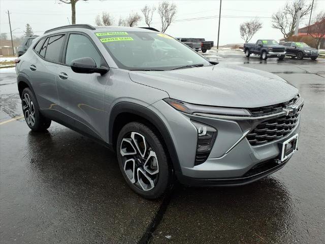 Used 2025 Chevrolet Trax RS image 3