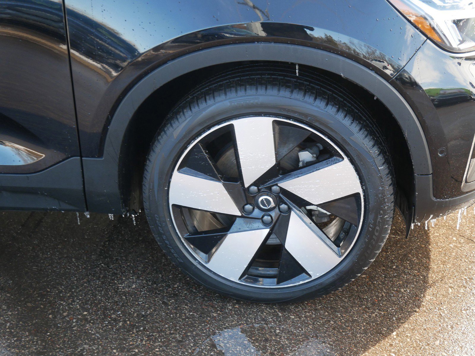 Certified 2023 Volvo XC40 Recharge Ultimate image 9