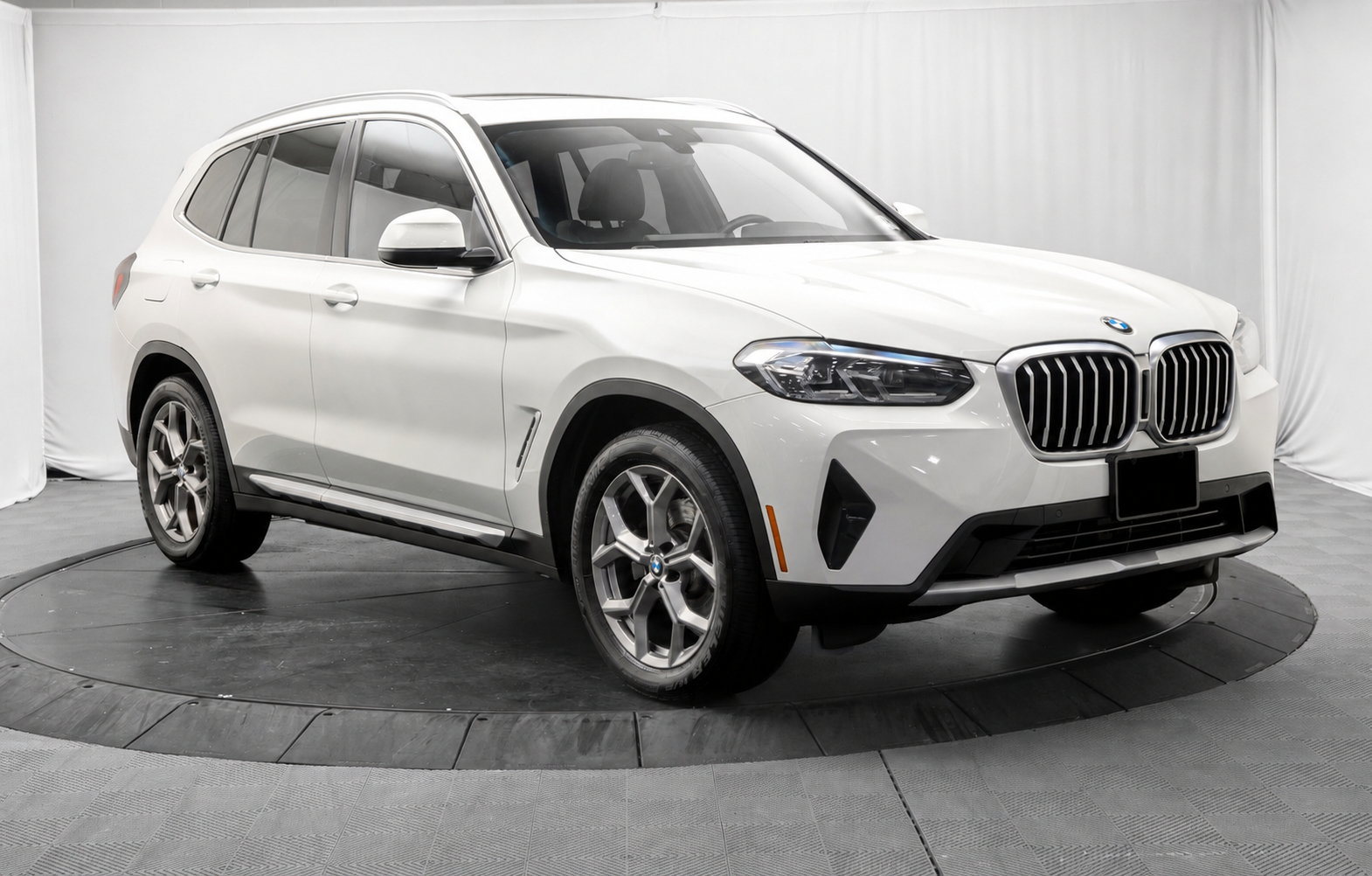 Used 2022 BMW X3 xDrive30i AWD/4WD image 3