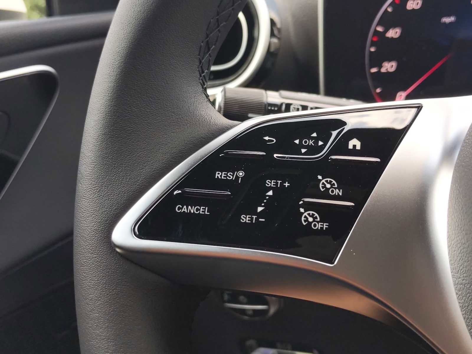 Used 2025 Mercedes-Benz GLC 300 4MATIC image 25