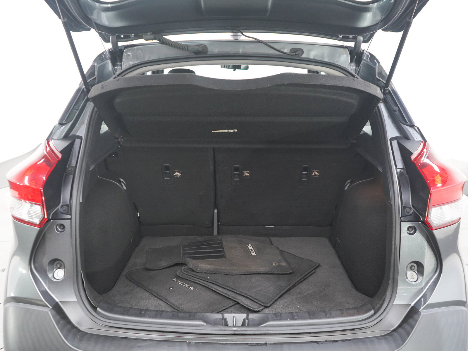 Used 2019 Nissan Kicks SV FWD image 16