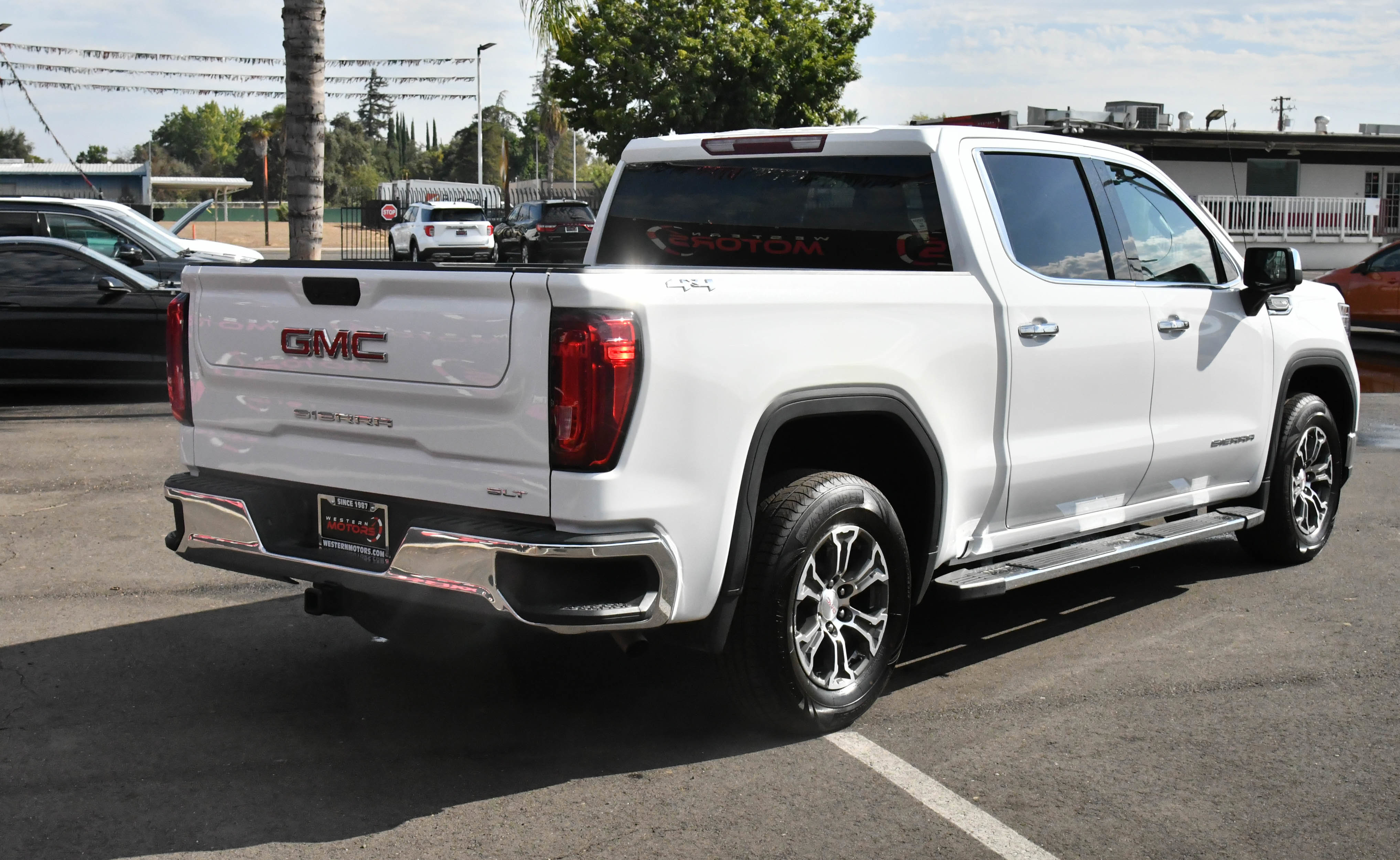 Used 2024 GMC Sierra 1500 SLT image 8
