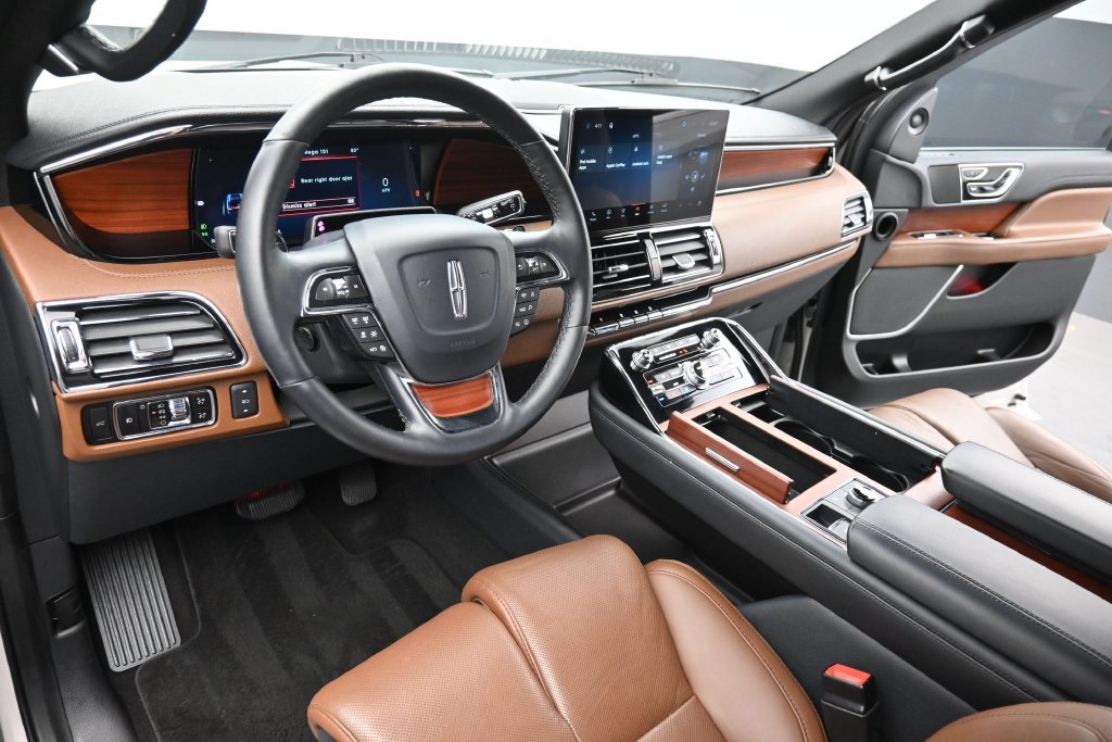 Used 2023 Lincoln Navigator Reserve RWD image 14