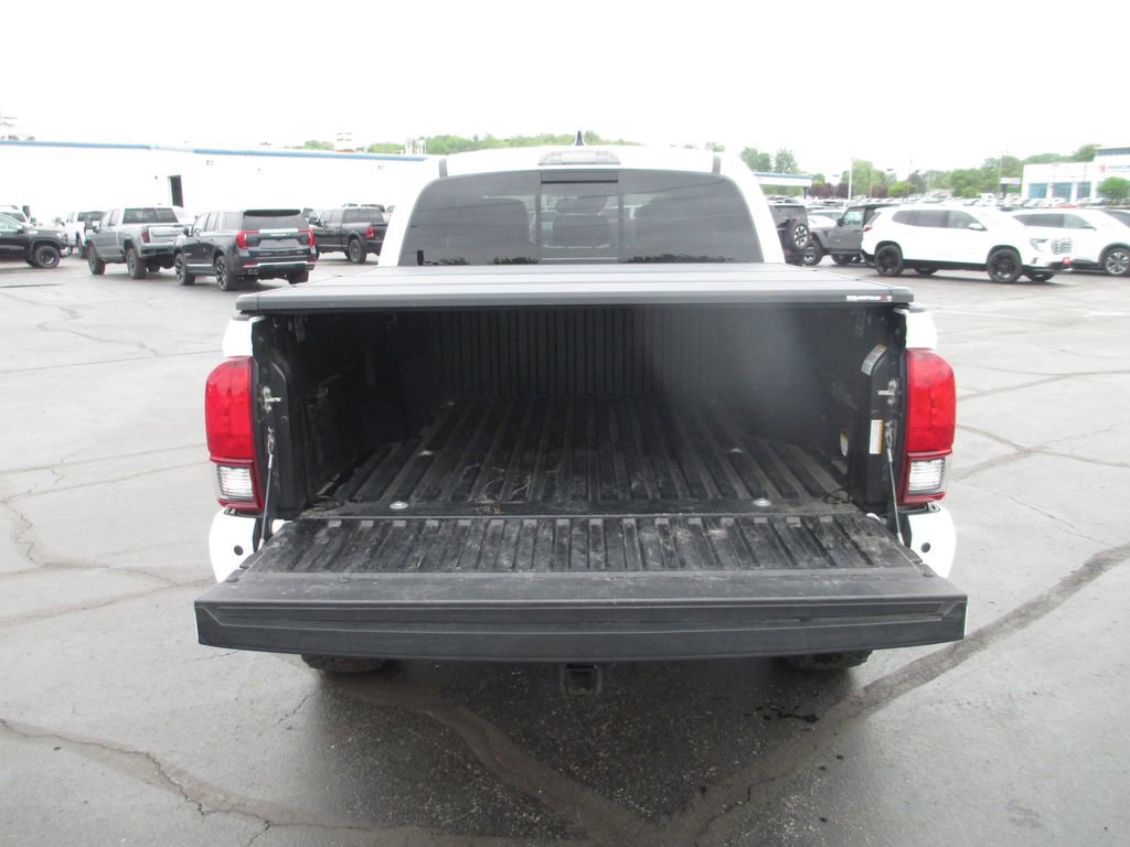 Used 2019 Toyota Tacoma TRD Off-Road AWD/4WD image 8