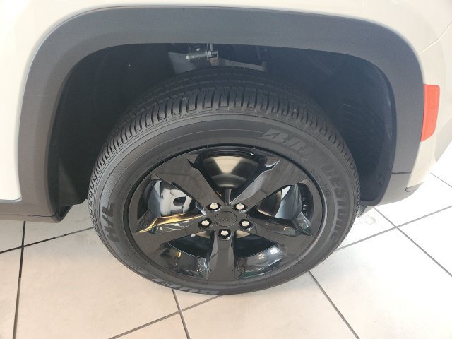 New 2024 Jeep Grand Cherokee L Altitude AWD/4WD image 10