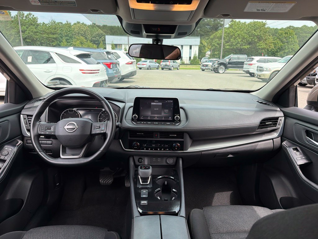Used 2025 Nissan Rogue SV FWD image 8