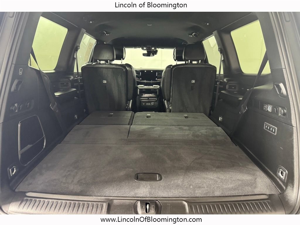 Used 2023 Jeep Wagoneer Series III w/ Preferred Equipment Group AWD/4WD image 15