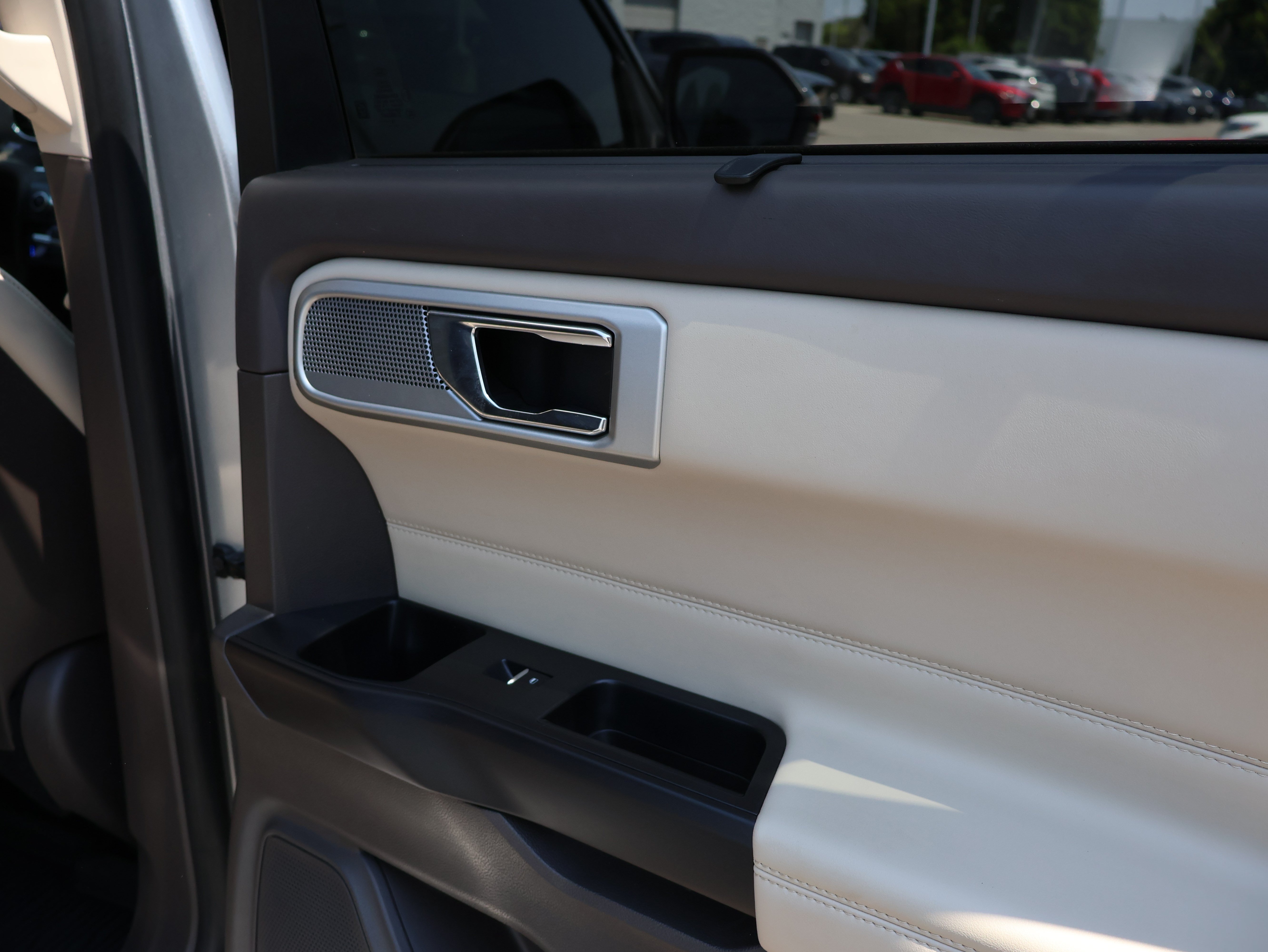 Used 2020 Ford Explorer Platinum AWD/4WD image 16