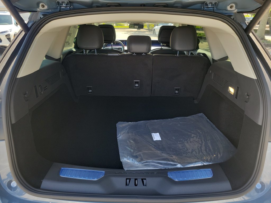 New 2026 Lincoln Nautilus Reserve w/ Jet Appearance Package AWD/4WD image 6