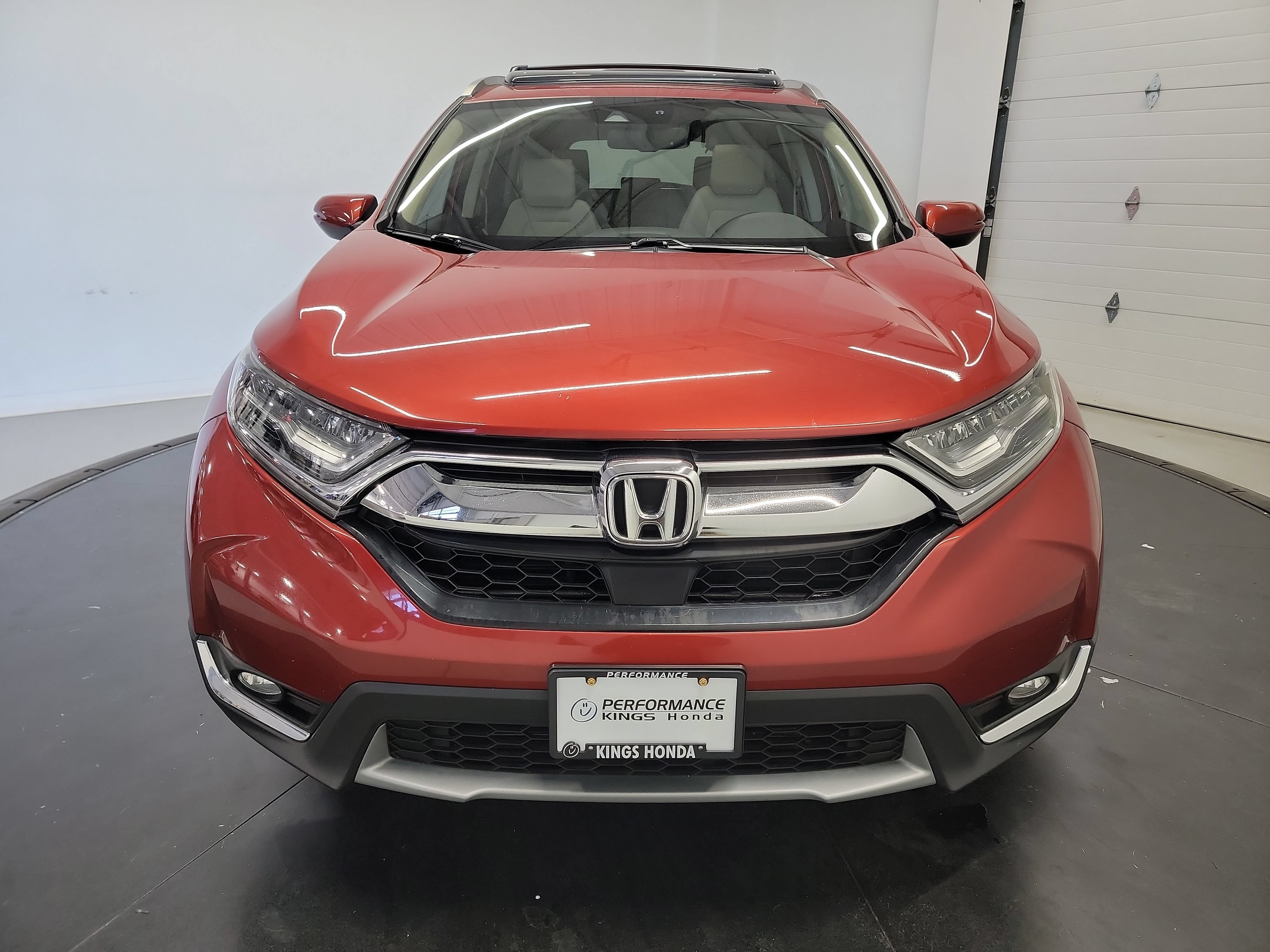 Used 2018 Honda CR-V Touring image 2