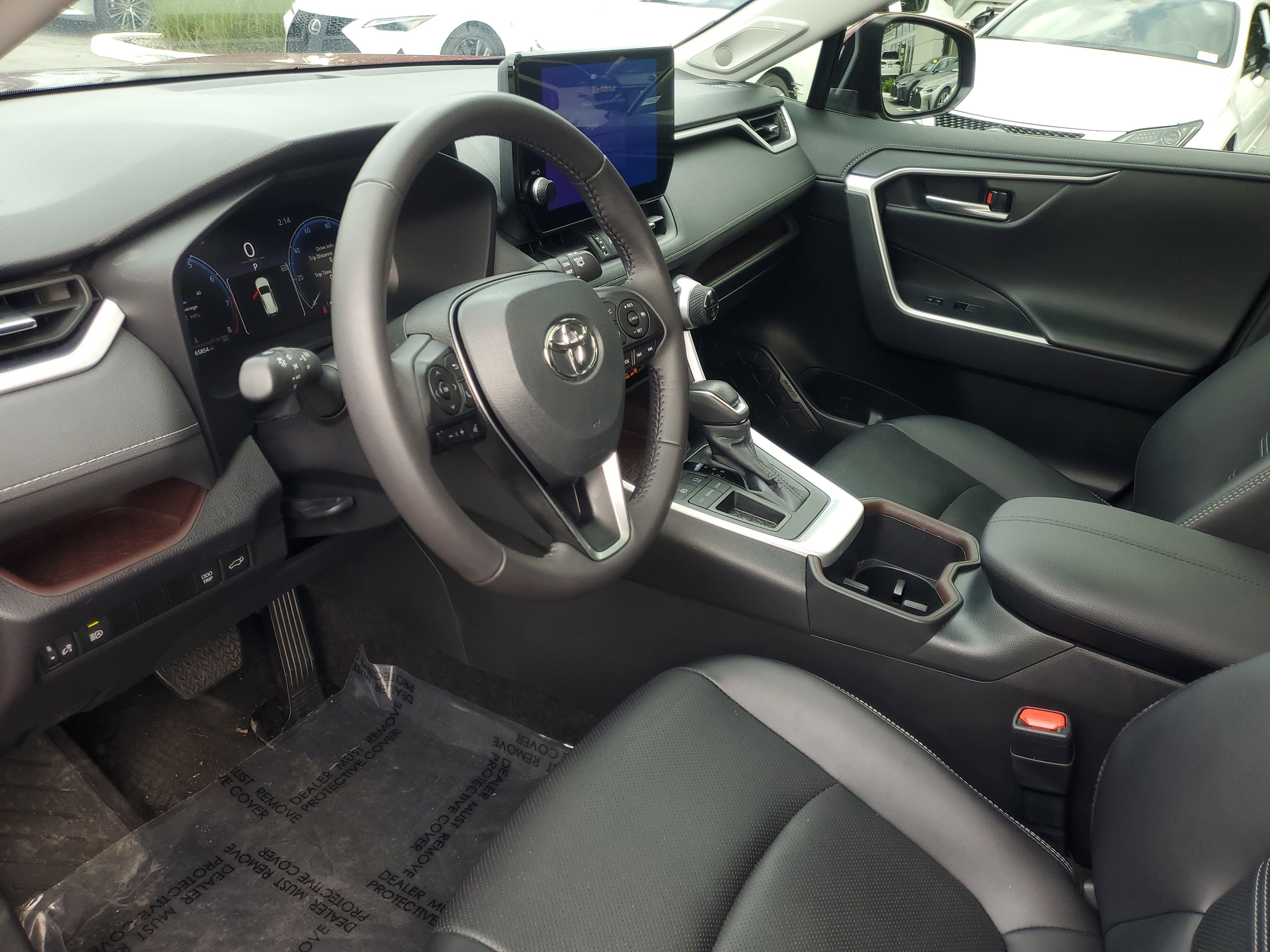 Used 2023 Toyota RAV4 Limited image 18