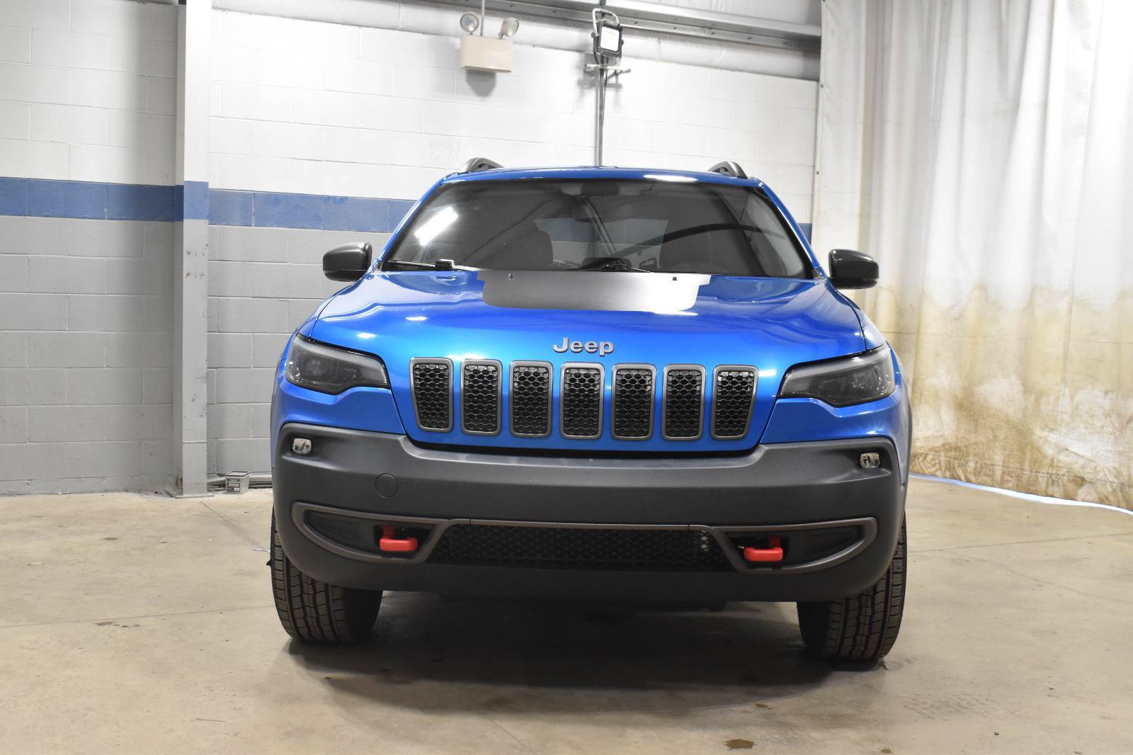 Used 2020 Jeep Cherokee Trailhawk w/ Cold Weather Group AWD/4WD image 29