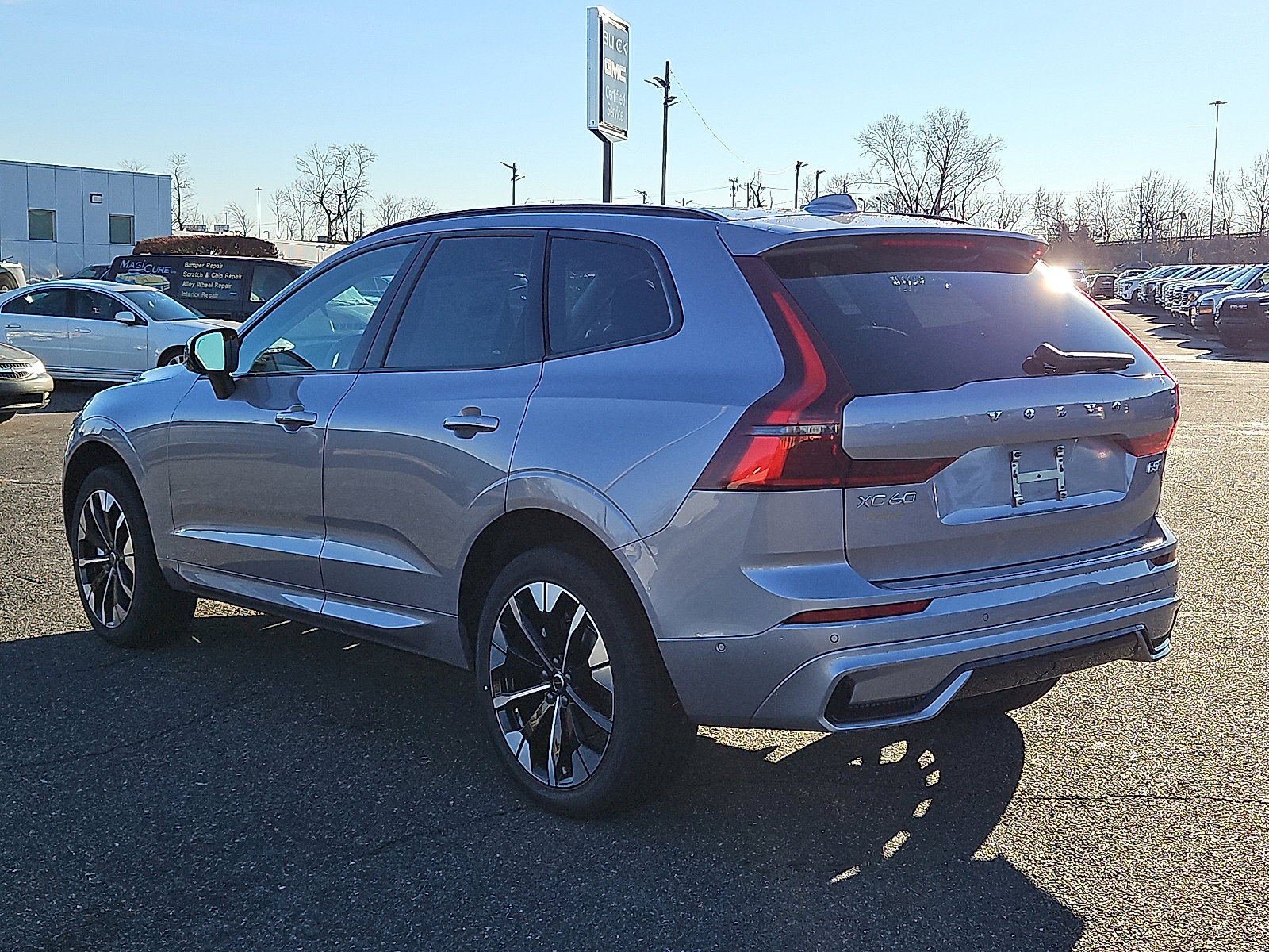 New 2026 Volvo XC60 B5 Plus w/ Protection Package Premier AWD/4WD image 4