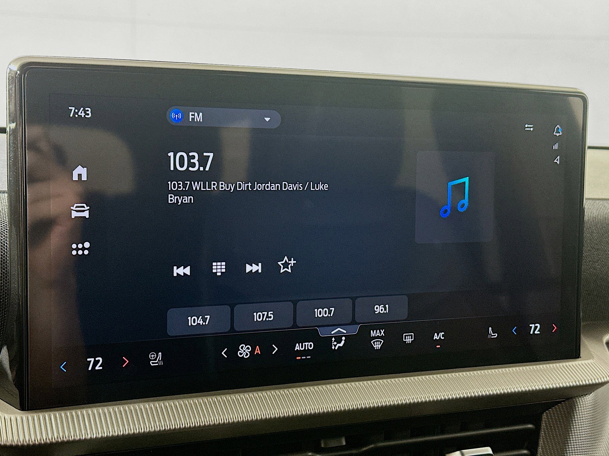 Used 2025 Ford Explorer ST-Line w/ ST-Line Street Pack AWD/4WD image 15