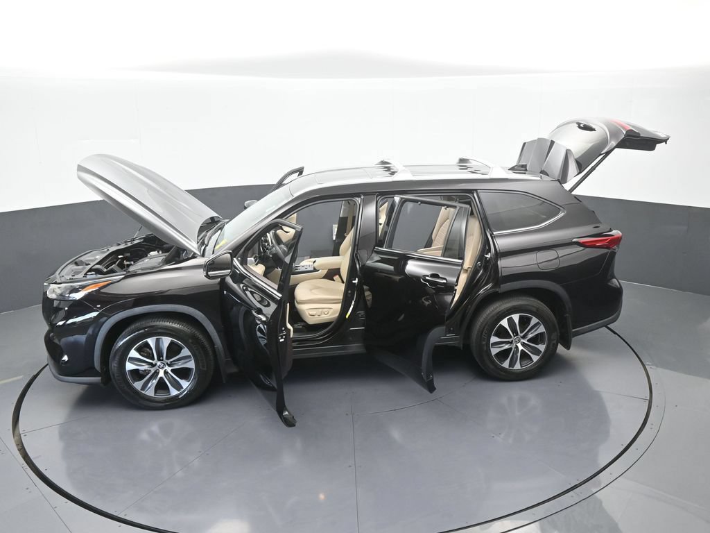 Used 2022 Toyota Highlander XLE FWD image 65