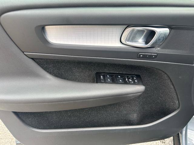 Used 2021 Volvo XC40 T5 Momentum image 19