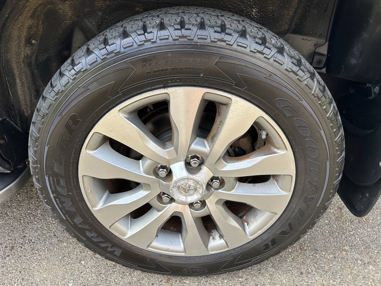 Used 2013 Toyota Sequoia Limited AWD/4WD image 33