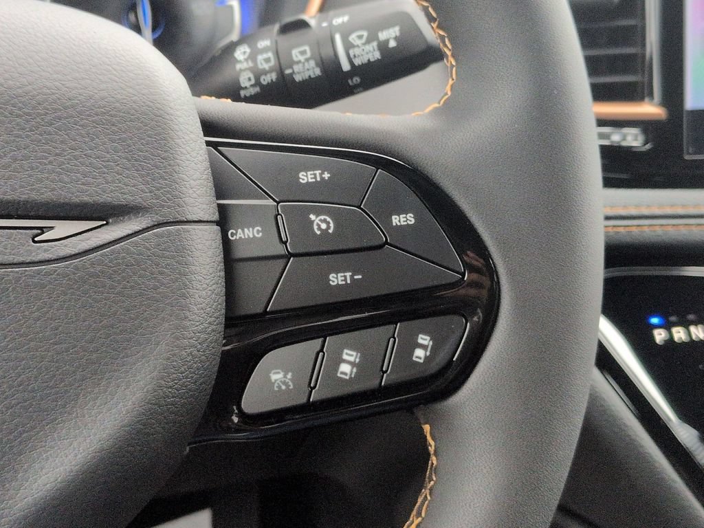 New 2027 Chrysler Pacifica Pinnacle w/ Theater Group FWD image 17