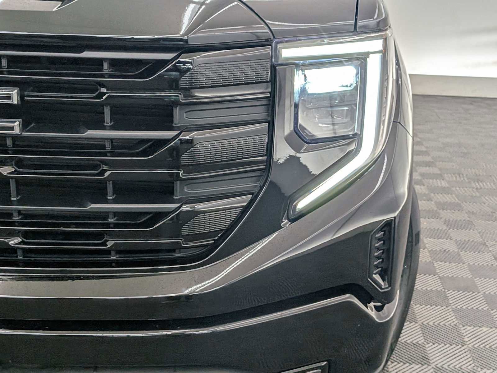 Used 2024 GMC Sierra 1500 Elevation w/ LPO, Elevation Black Package image 10