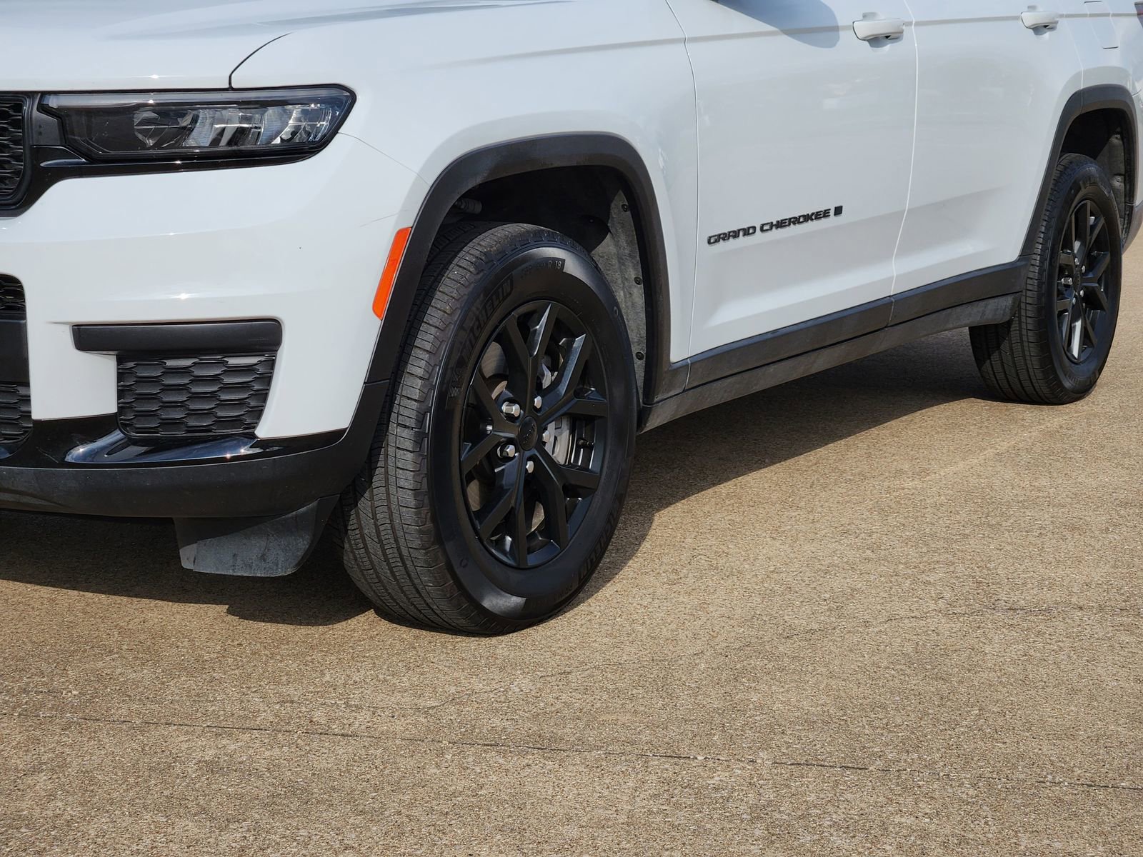 Used 2024 Jeep Grand Cherokee L Altitude AWD/4WD image 12