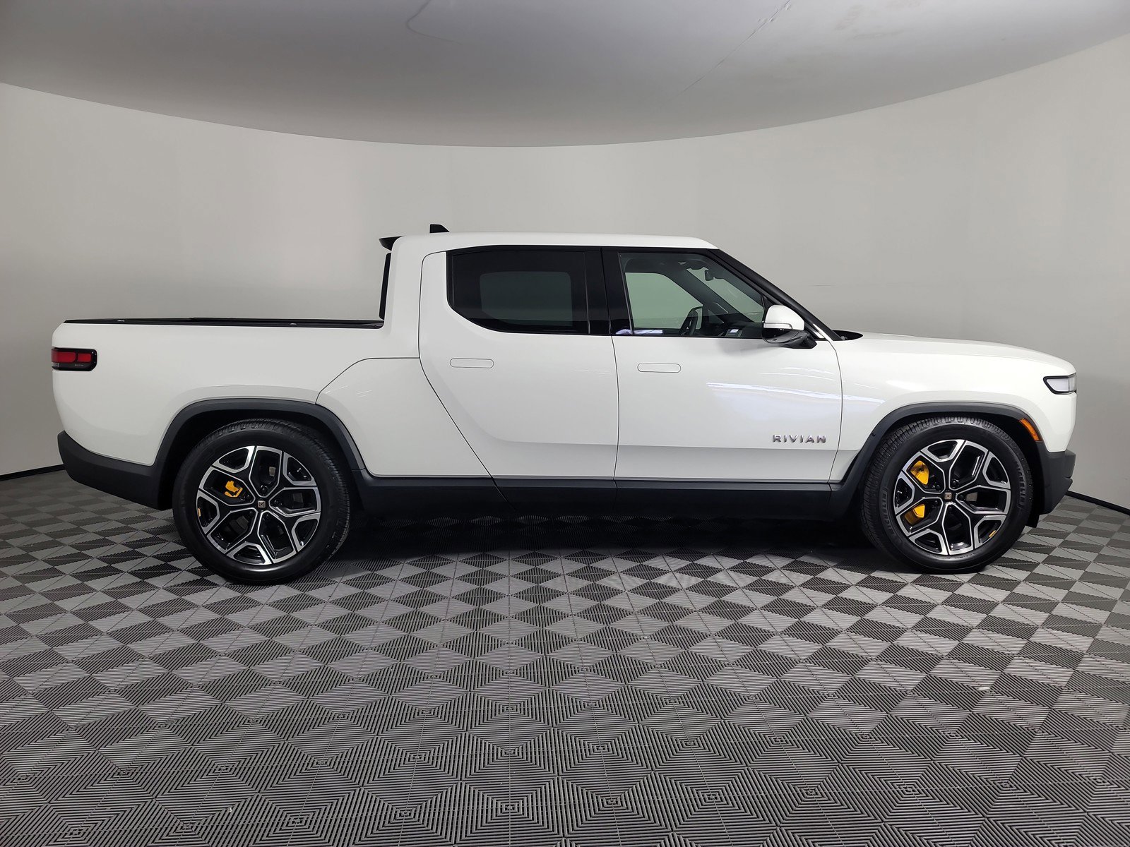 Used 2022 Rivian R1T Adventure image 6