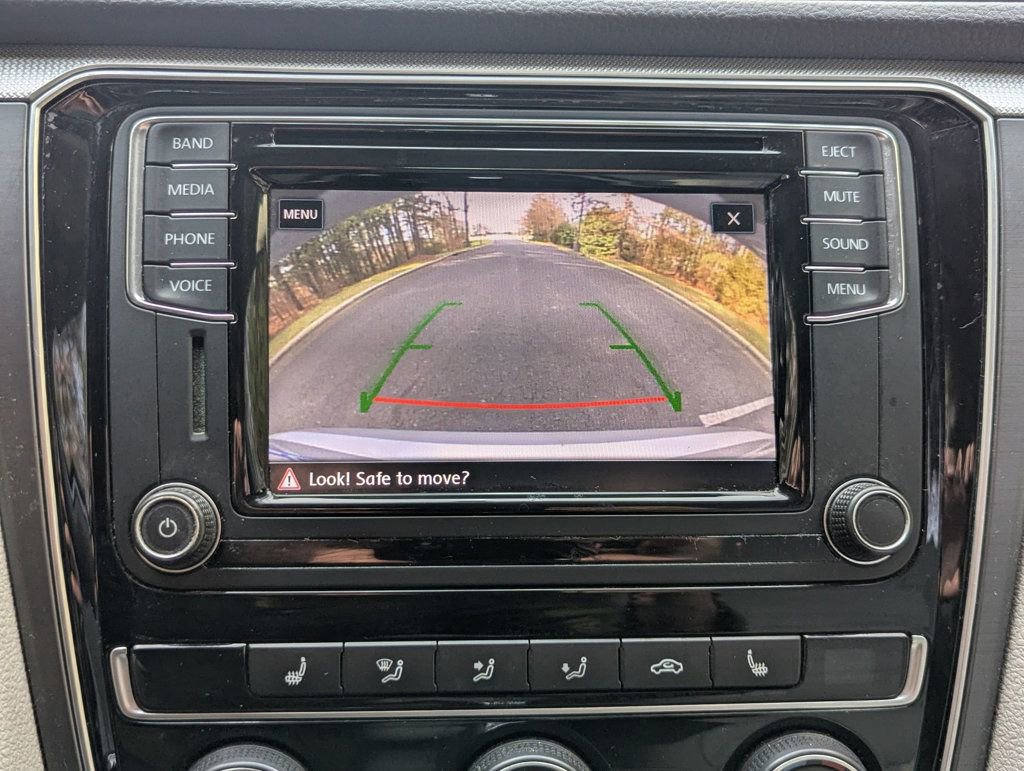 Used 2017 Volkswagen Passat 1.8T R-Line w/ R-Line Lighting Package image 18