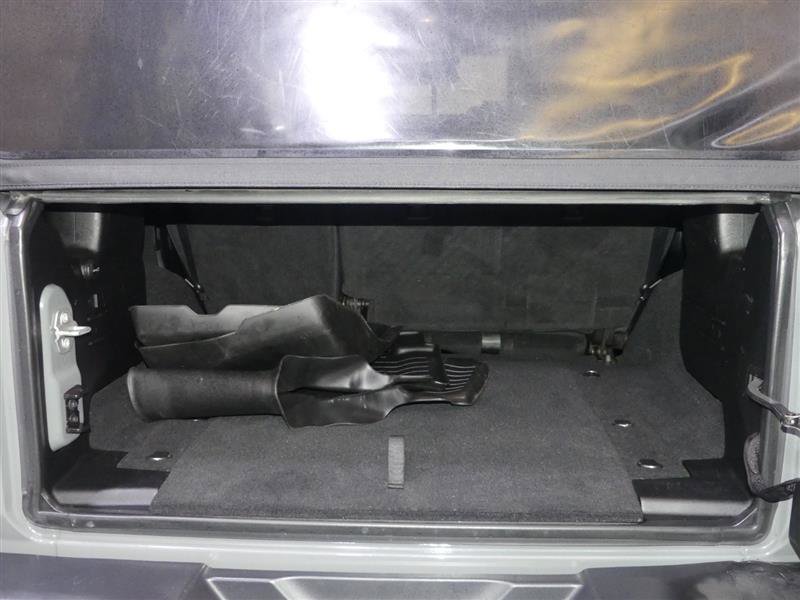 Used 2018 Jeep Wrangler Unlimited Sahara image 9