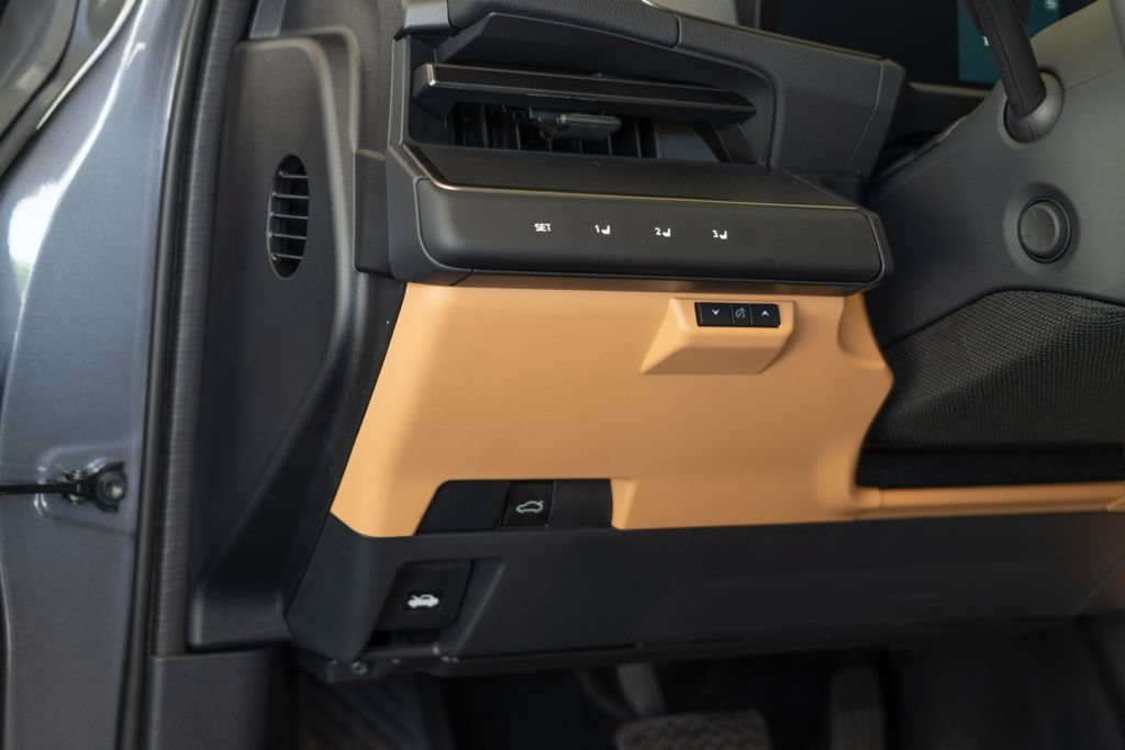 New 2026 Lexus ES 500e AWD/4WD image 33