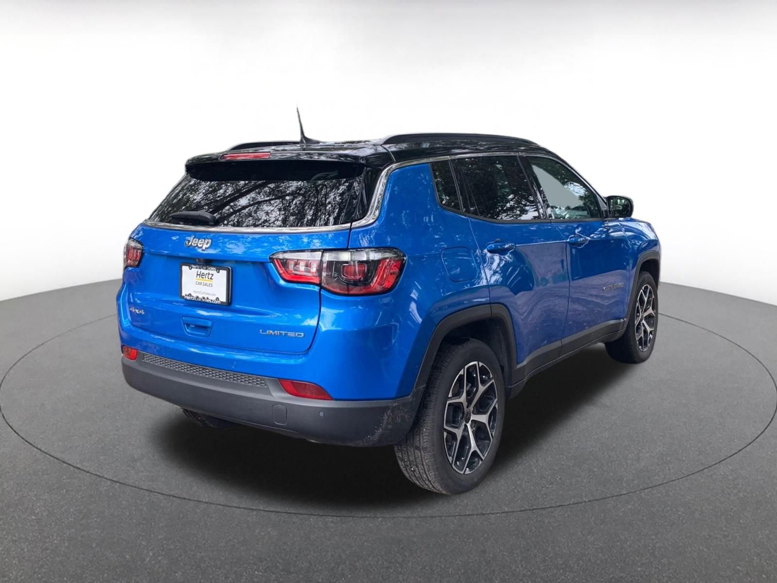 Used 2025 Jeep Compass Limited image 7