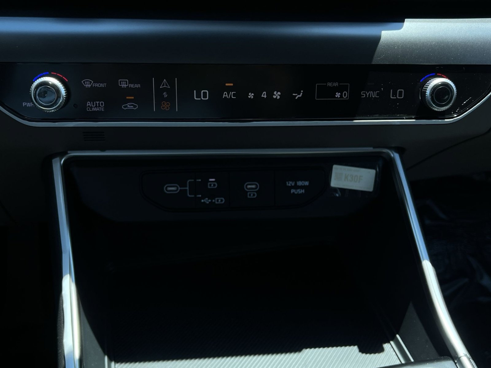 New 2026 Kia Carnival FWD image 24