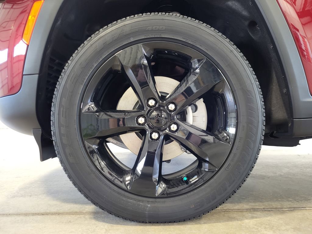 New 2025 Jeep Grand Cherokee Altitude RWD image 10