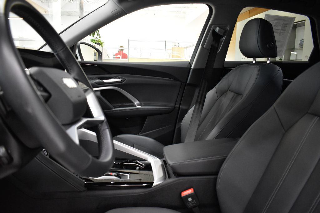 Used 2025 Audi Q5 Premium AWD/4WD image 3