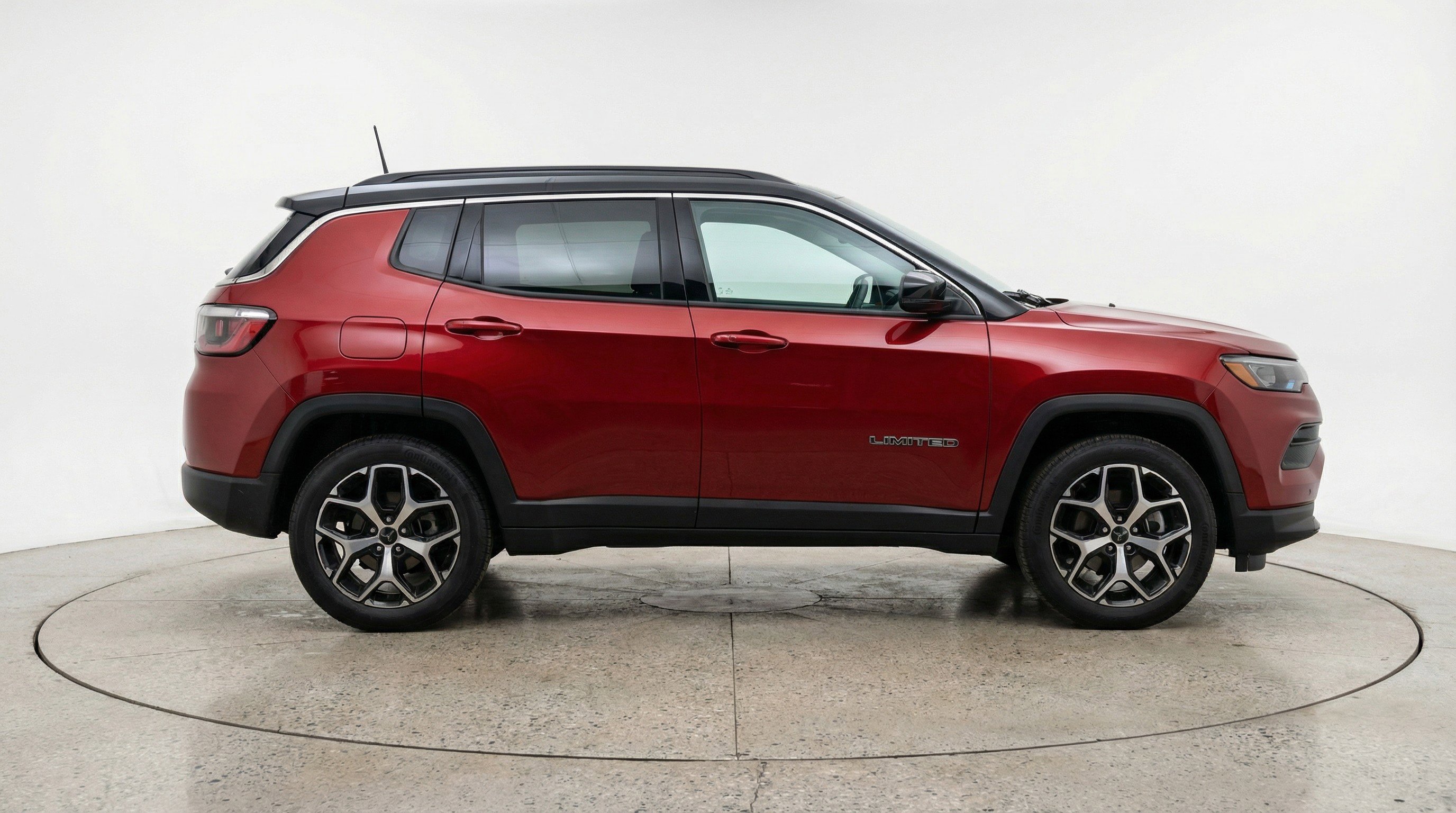 Used 2025 Jeep Compass Limited image 11