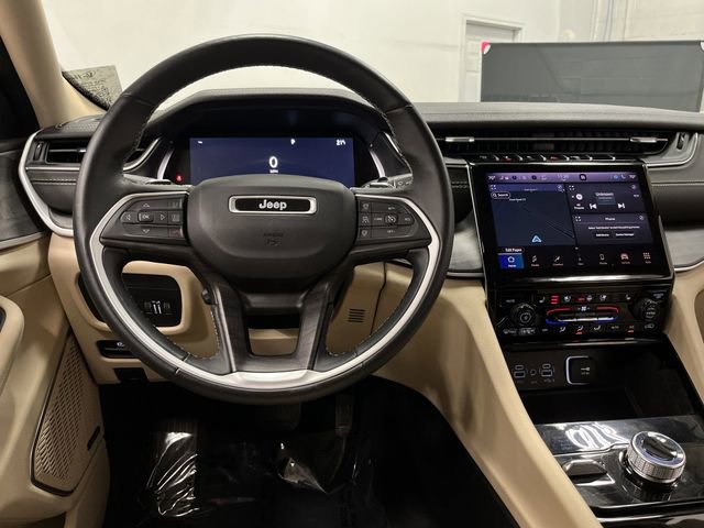 Used 2022 Jeep Grand Cherokee Limited w/ Luxury Tech Group II image 5