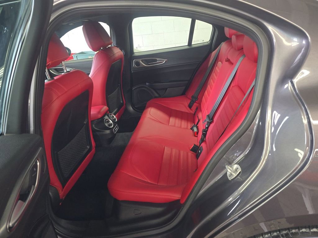 Used 2024 Alfa Romeo Giulia Veloce image 7