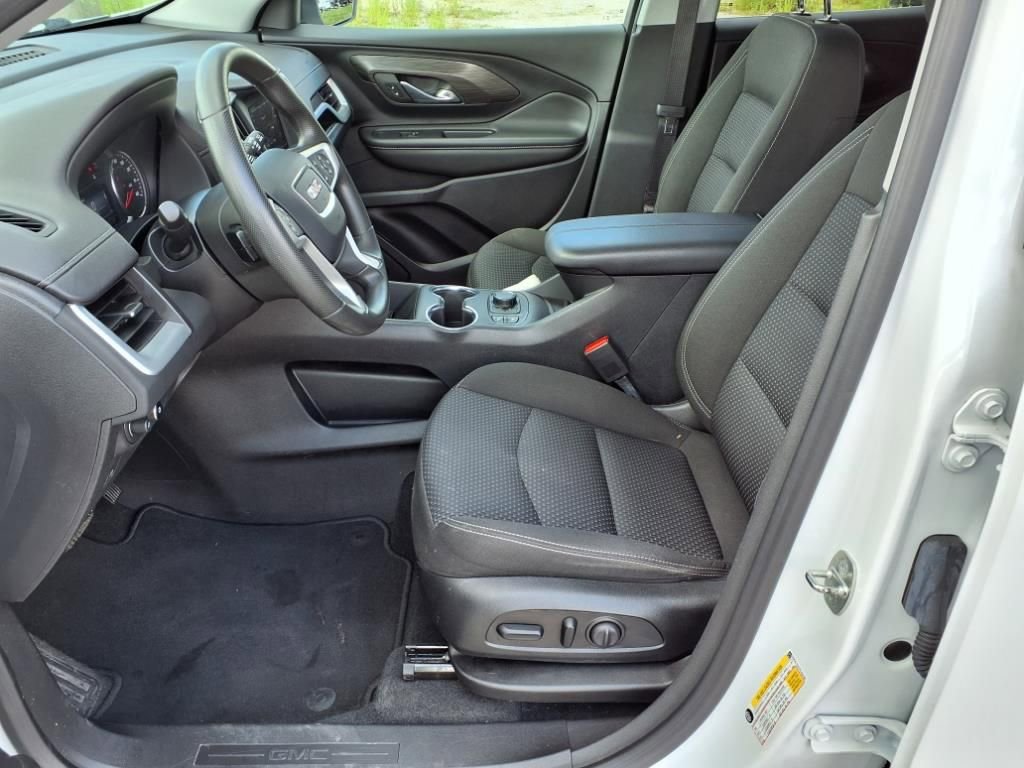 Used 2023 GMC Terrain SLE w/ Driver Convenience Package image 25