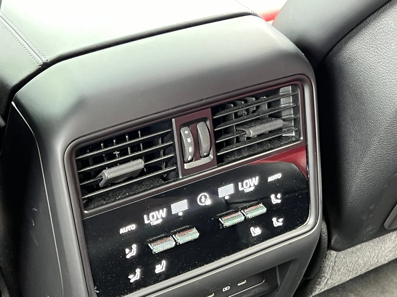 Certified 2024 Porsche Cayenne Coupe AWD/4WD image 19