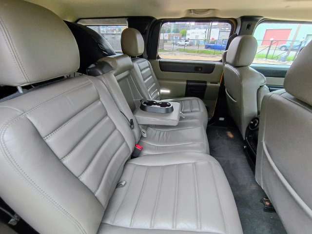 Used 2005 HUMMER H2 w/ Preferred Equipment Group AWD/4WD image 58