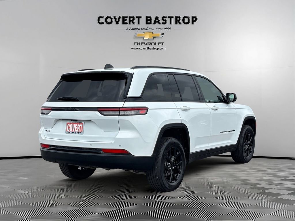 Used 2025 Jeep Grand Cherokee Altitude AWD/4WD image 5