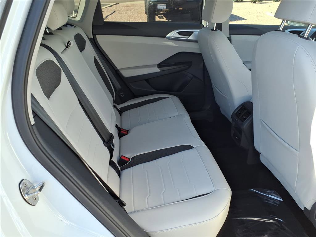 Certified 2025 Volkswagen Taos SE image 13