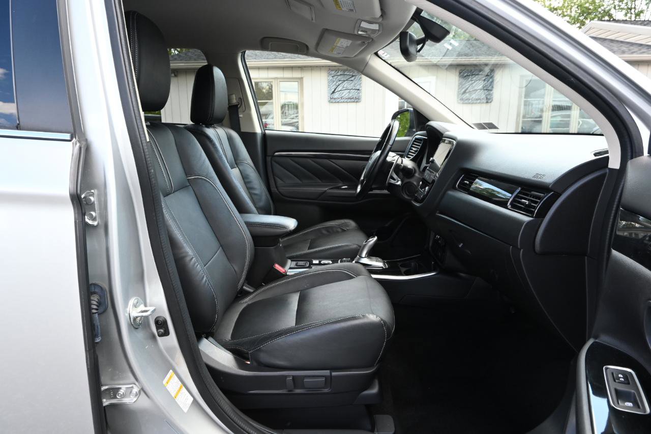 Used 2018 Mitsubishi Outlander SEL AWD/4WD image 33