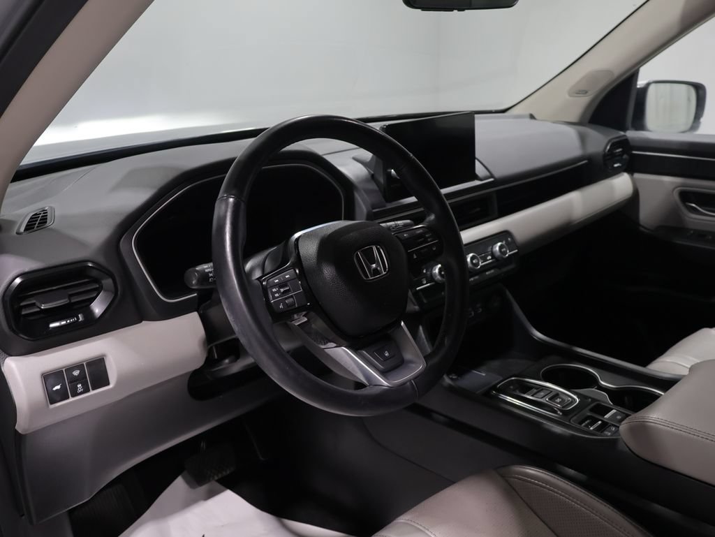 Used 2023 Honda Pilot Elite image 16
