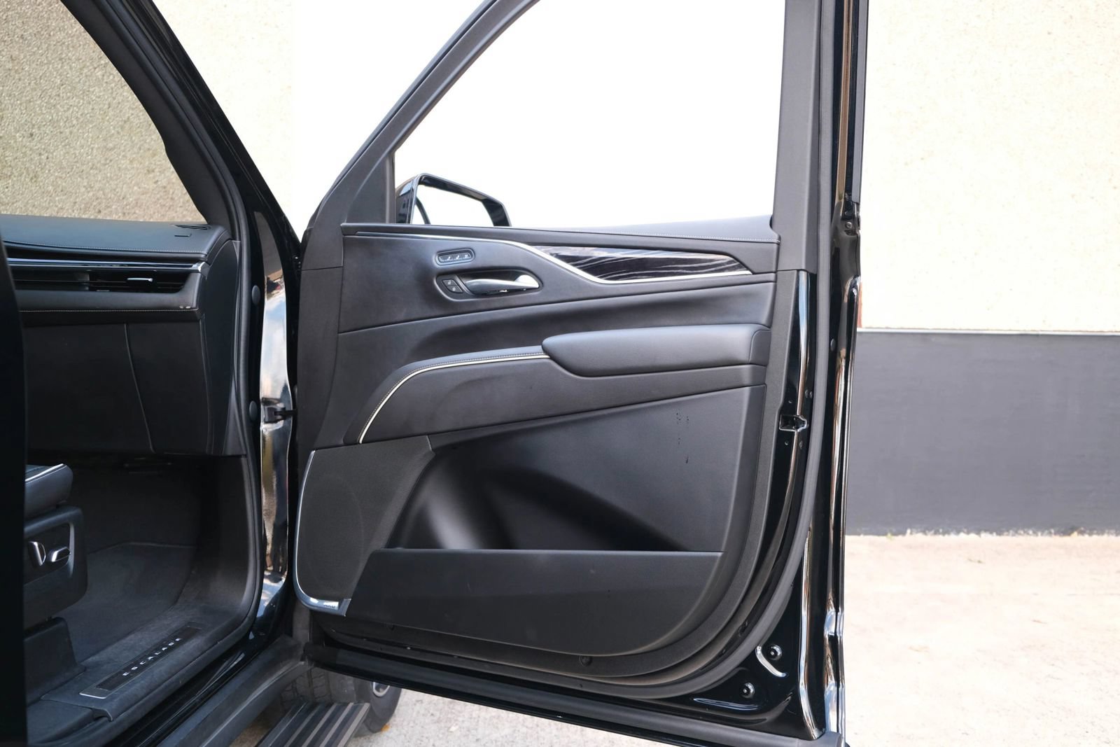 Used 2021 Cadillac Escalade ESV Sport w/ Driver Assist Tech Package RWD image 33