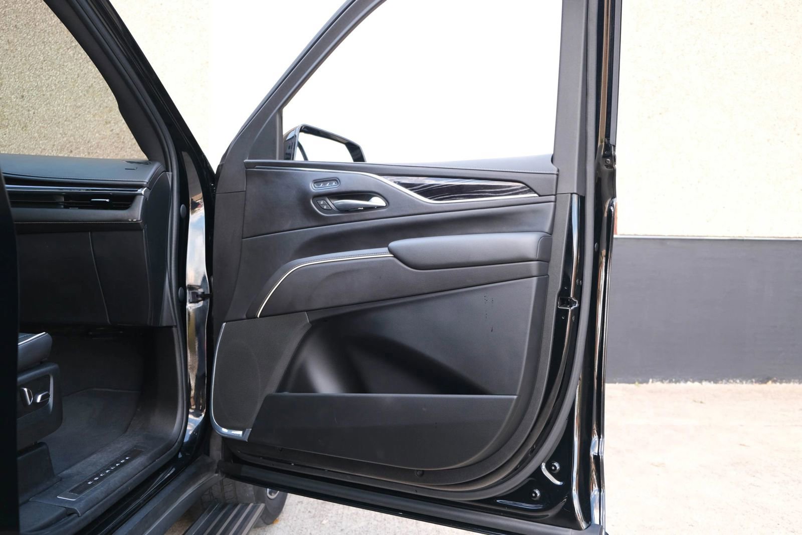 Used 2021 Cadillac Escalade ESV Sport w/ Driver Assist Tech Package RWD image 33
