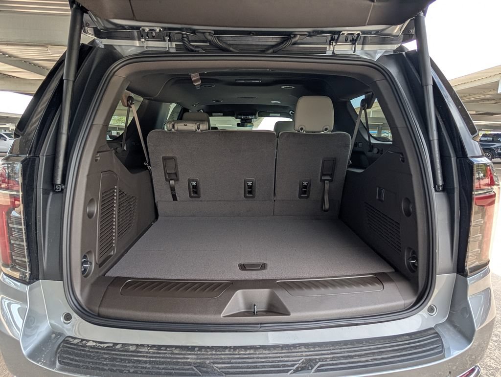 New 2026 Chevrolet Suburban LT w/ LPO, Dark Essentials Package RWD image 32
