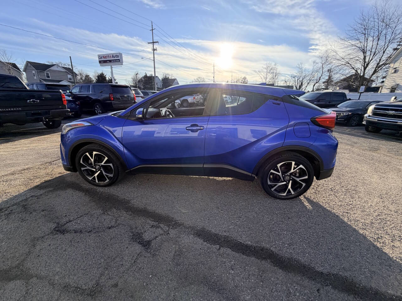 Used 2018 Toyota C-HR XLE 4dr Crossover image 14